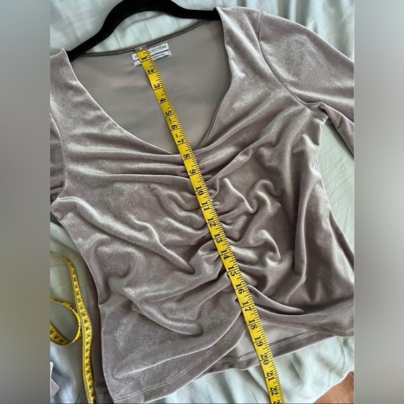 Urban Outfitters Marie Cinched V-Neck Velvet Top size M Medium - Picture 12 of 13